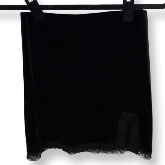 Forever 21 Velvet Lace Mini Skirt Size Small - Picture 1 of 3